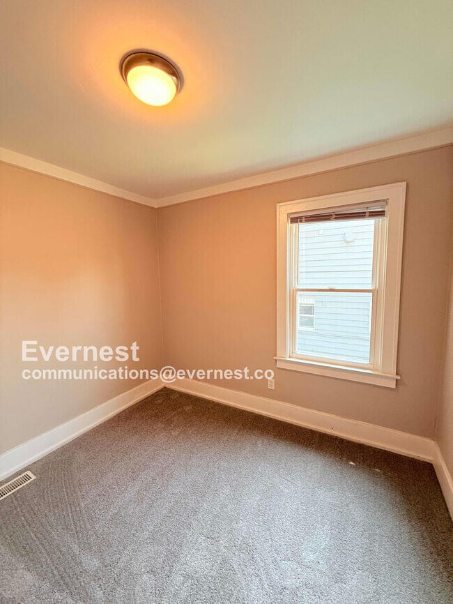 Building Photo - 68 E James St