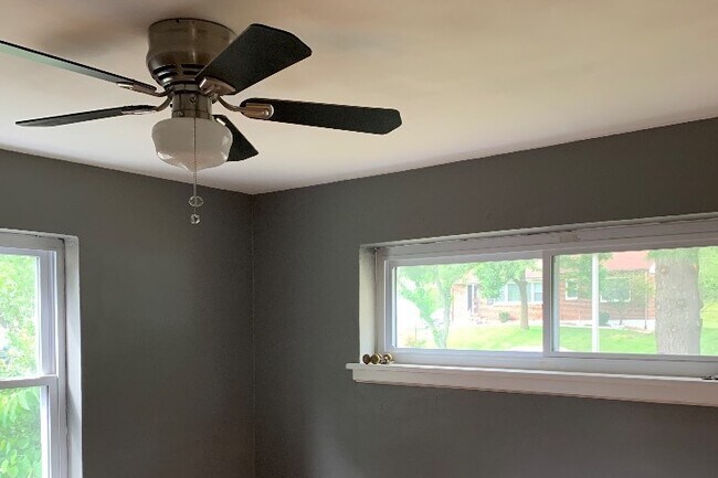 Building Photo - 1225 Buck Ave