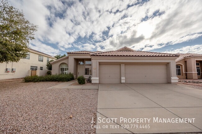 Building Photo - 7417 W Candelaria Dr