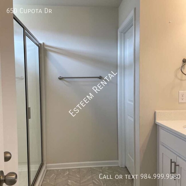 Building Photo - 650 Cupota Dr
