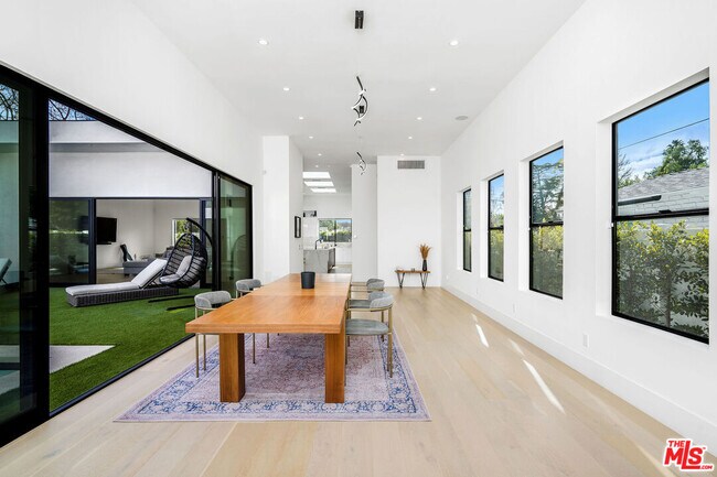 Building Photo - 22931 Dolorosa St