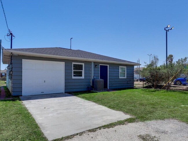 Building Photo - 10 Windsor Ct