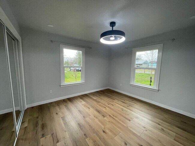 Building Photo - 1-148 1/2 Winema Way