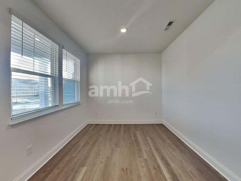 Building Photo - 319 Pne Hl Ct
