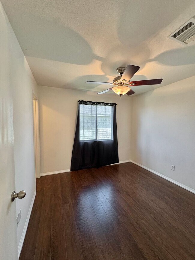 Building Photo - Spacious 5-Bedroom Home with In-Law Suite ...
