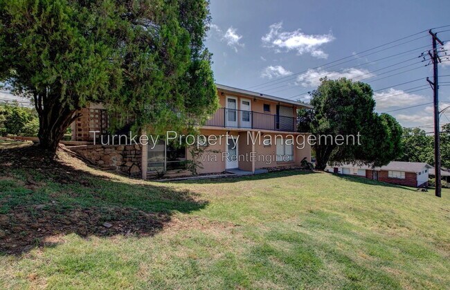 Building Photo - 4700 Lynn Ln