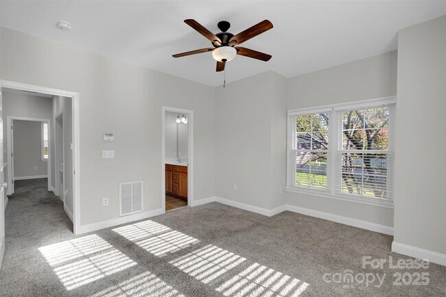Building Photo - 1305 Summit Greenway Court