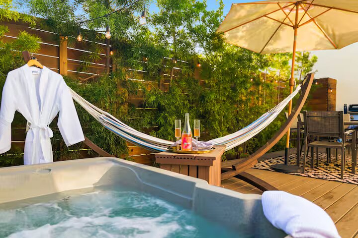 Building Photo - 3407 N Mountain View Dr