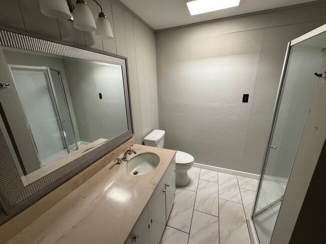 Building Photo - Newly Remodeled Lahaina Main House