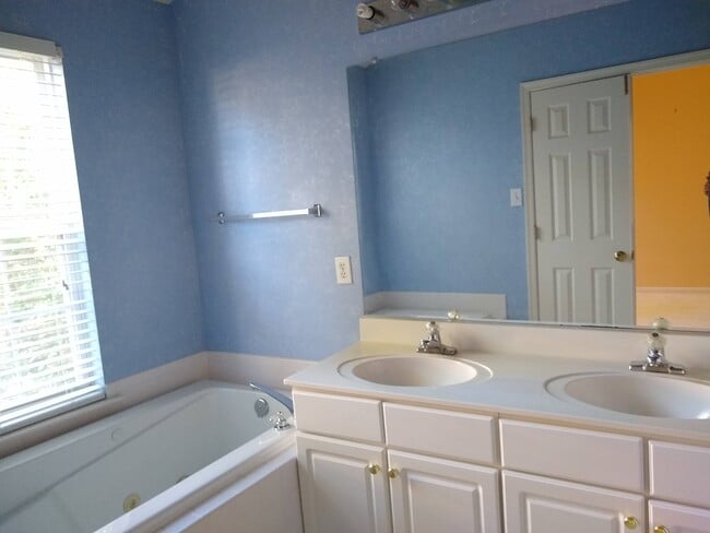 Building Photo - 9720 Athletic Way