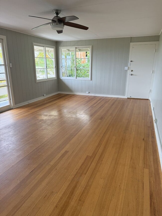 Building Photo - 2 bed 1 bath, 1 studio for $4,100.00/mo with beautiful view of Diamond Head. DONT MISS OUT!