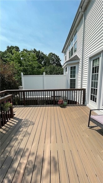 Building Photo - 574 E Vanderbilt Dr