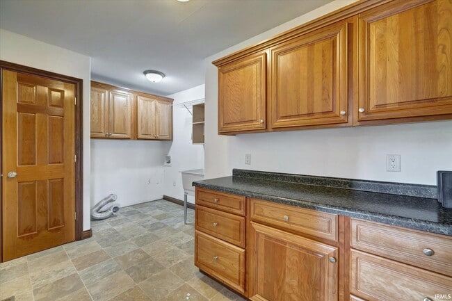 Building Photo - 4693 N State Rd 43