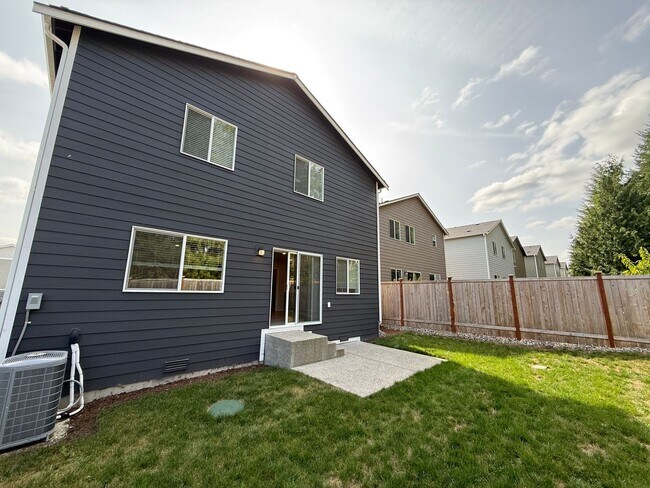 Building Photo - 1055 17th Ave