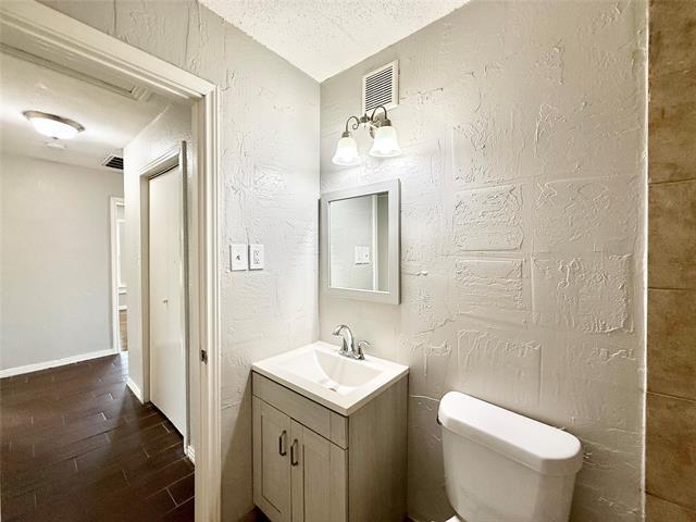 Building Photo - 4813 Sandage Ave