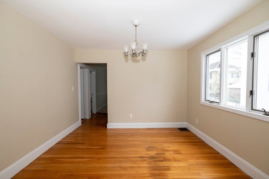 Building Photo - 15 Wheelwright Rd