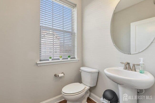 Building Photo - 1302 Hights Farm Rd N