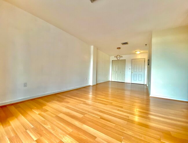 Building Photo - 90 Quincy Shore Dr