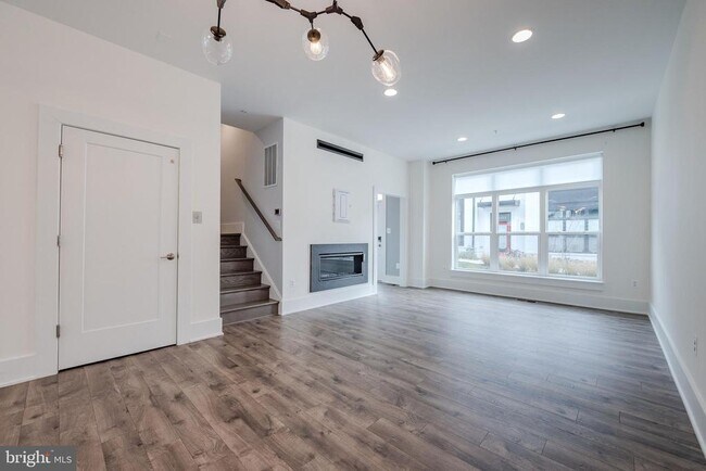 Building Photo - 11382 Emerald Park Rd