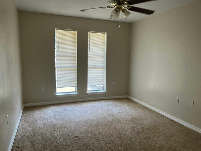 Building Photo - 315 Woodcrest Dr