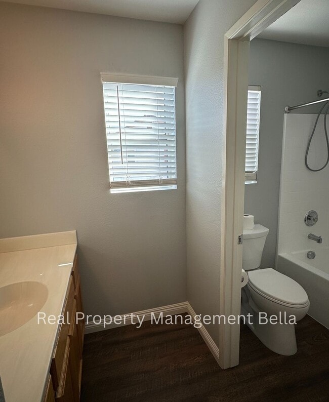 Building Photo - Lakeview Pool Retreat in a Private Cul-de-Sac Setting