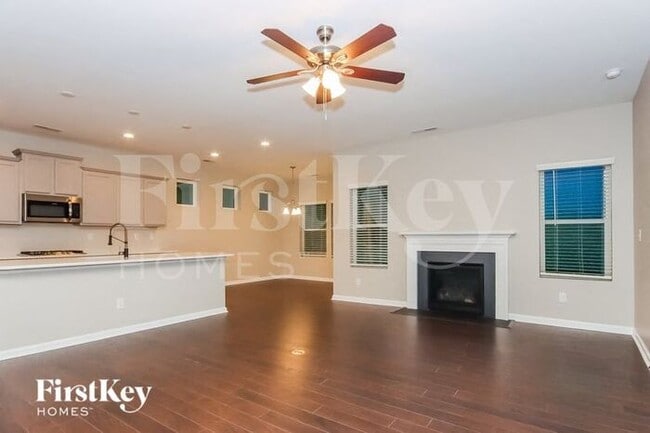 Building Photo - 7779 Creek Park Dr