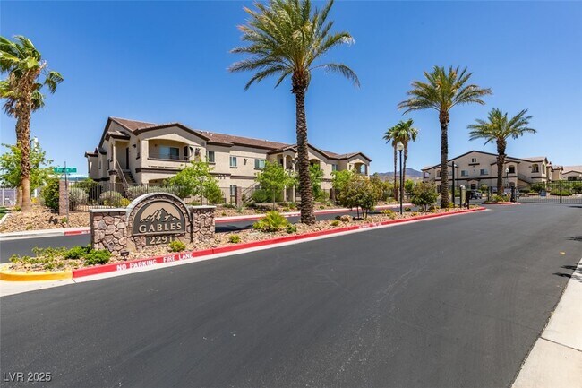 Building Photo - 2291 W Horizon Ridge Pkwy