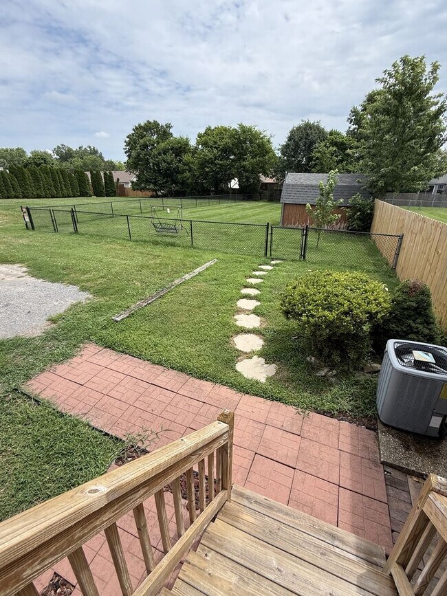 Building Photo - 159 Anderson Ln