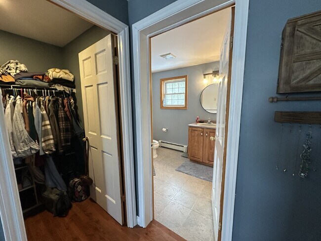 Building Photo - Executive-Style 3BR Single-Family Home on Quiet Dead-End Street – South Portland