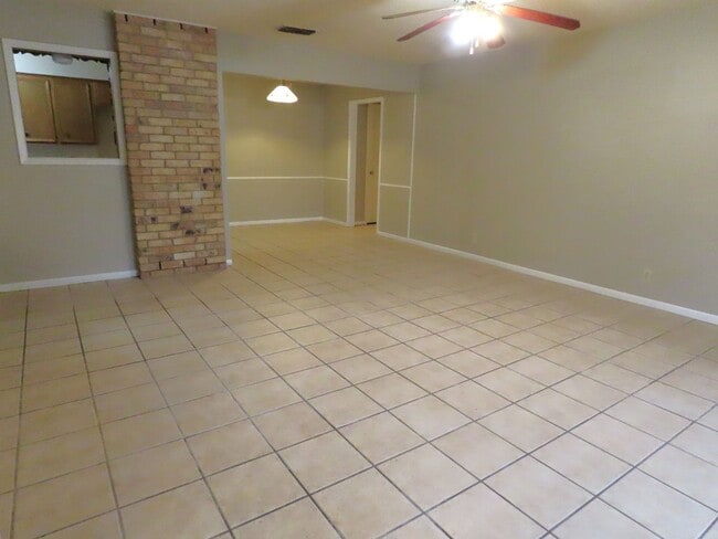Building Photo - South Tyler! 3 Bedroom, 2 Bath Duplex w/Garage