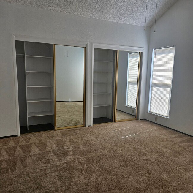 Building Photo - 3544 Traveler Ct