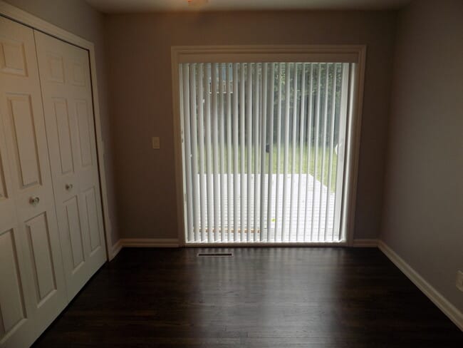 Building Photo - Nice Updated 4 bedroom house with first floor primary bedroom/Bathroom