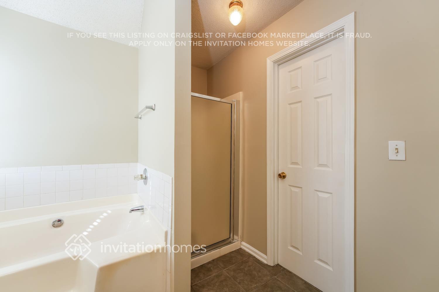 Building Photo - 489 Lakewater Estates Dr