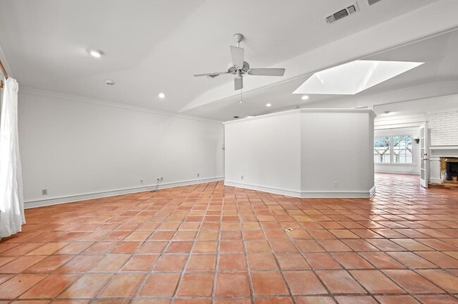 Building Photo - 2807 Hatley Dr