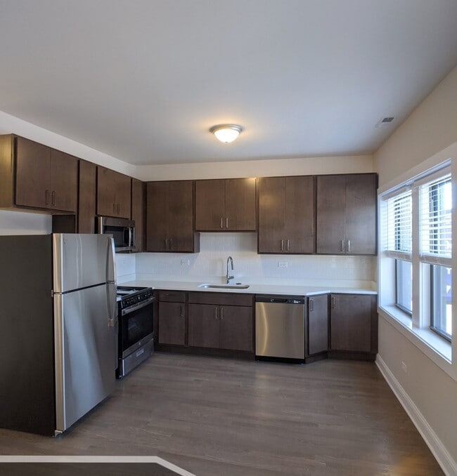 Building Photo - 3409 W Fullerton Ave