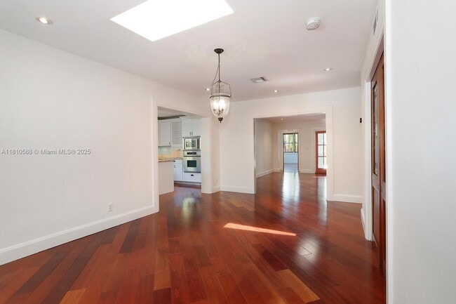 Building Photo - 2527 Inagua Ave