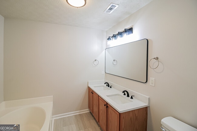 Building Photo - 5862 Homestead Cir