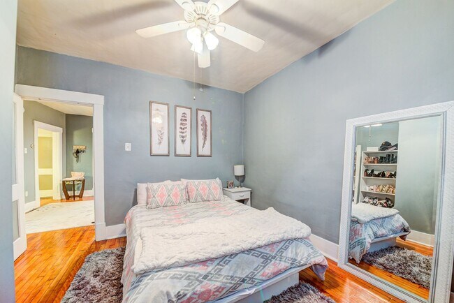 Building Photo - 86 Estella Ave