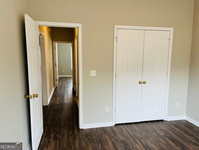 Building Photo - 50 Rock Mill Ct