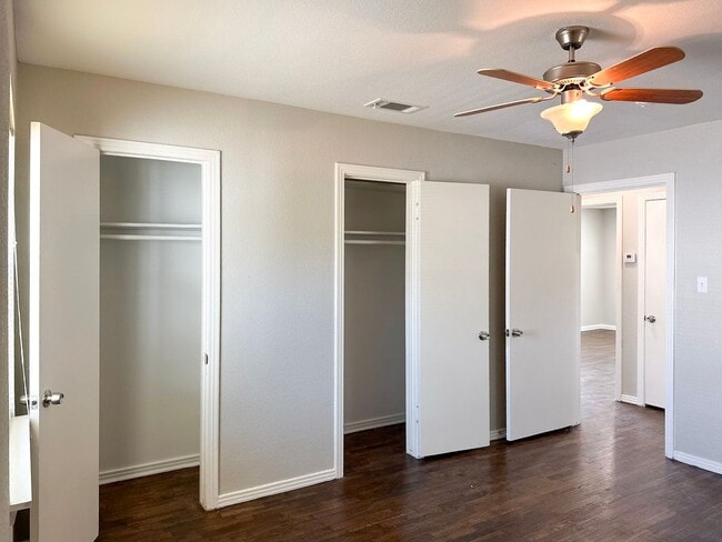 Building Photo - 2 Bed / 1 Bath / Detached Garage