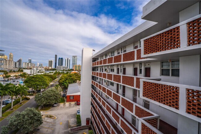 Building Photo - 3660 NE 166th St