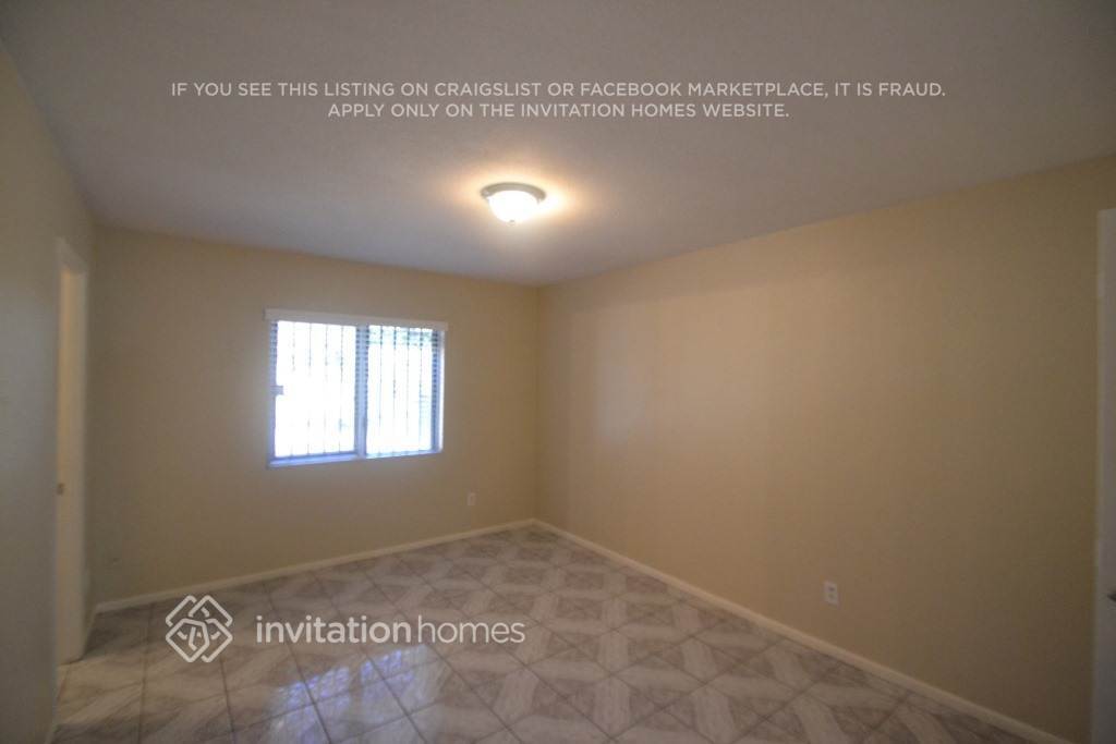 Building Photo - 6116 W Claremont St