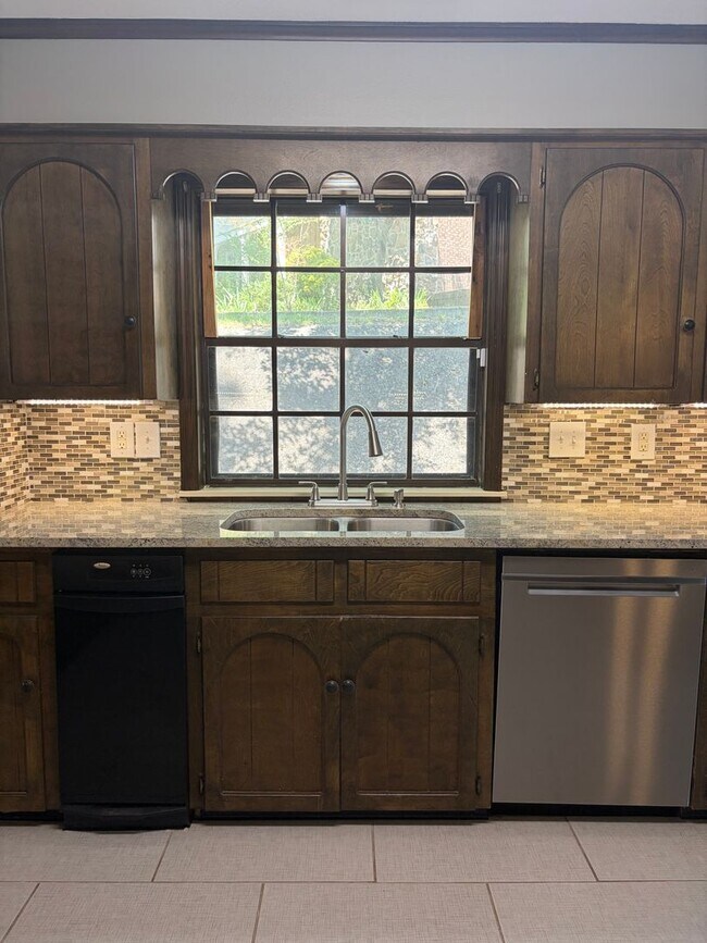 Building Photo - 1101 Silverwood Cove