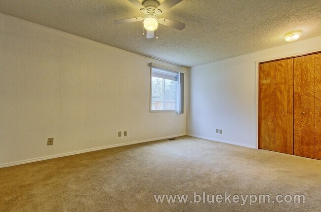 Building Photo - 3 Bed, 2 Bath home in Milwaukie