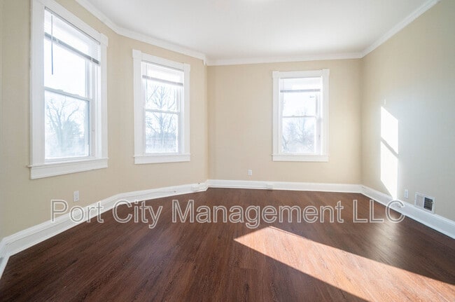 Building Photo - 5327 Wesley Ave