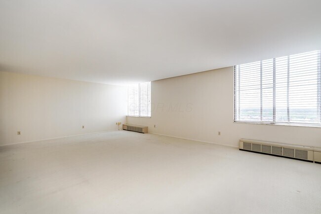 Building Photo - 1000 Urlin Ave