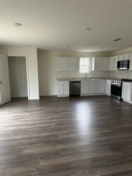 Building Photo - 4749 Foxhollow Trl