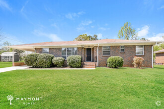 Building Photo - Charming 3 Bedroom