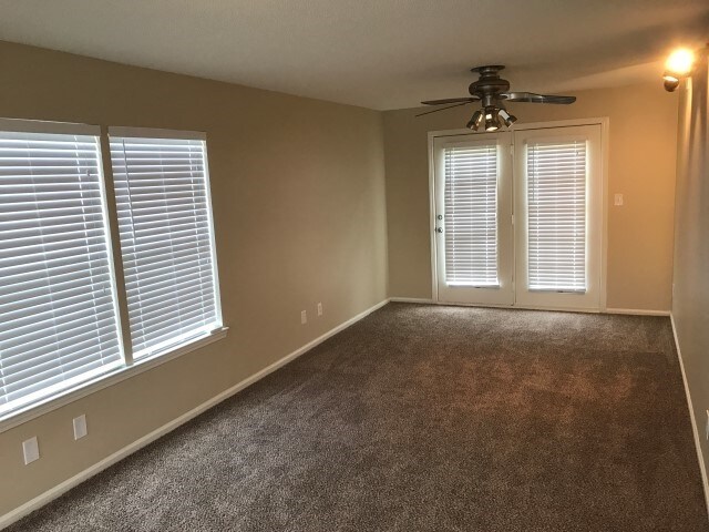 Building Photo - 223 Longleaf Cir
