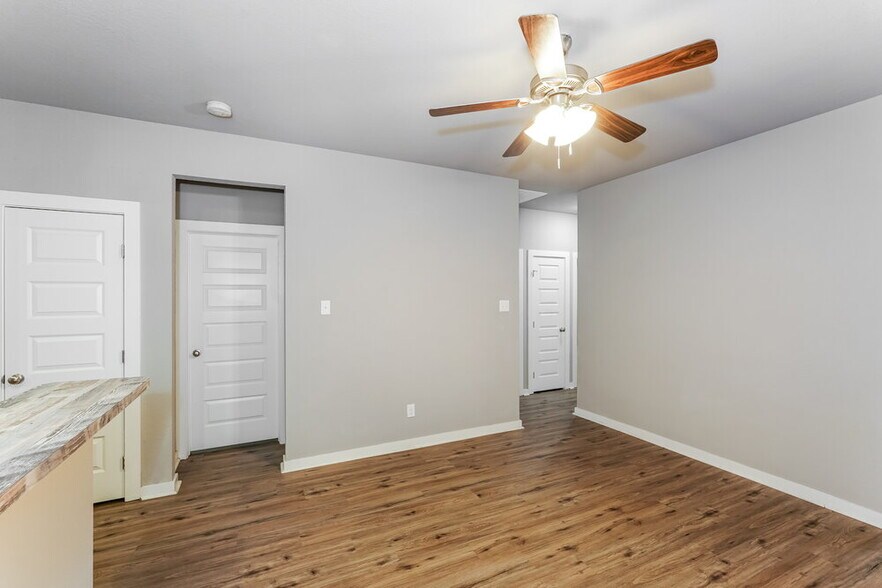 Building Photo - 218 S Preston St